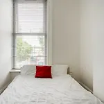 Cozy Room With Shared Bathroom