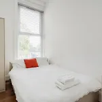 Cozy Room With Shared Bathroom