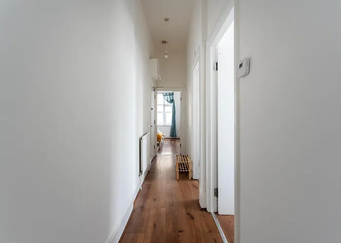 Cozy Room With Shared Bathroom